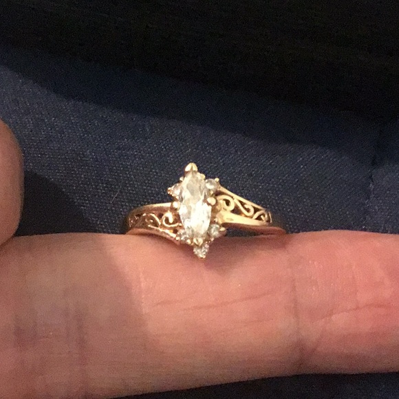 14k Yellow Gold Marquise Diamond Ring - Picture 12 of 16